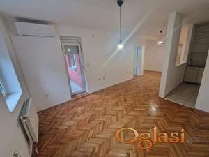 **ODLICAN POLUNAMESTEN STAN NA GRBAVICI**